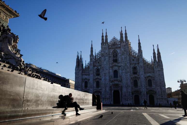 Vista da Praça do Duomo, em Milão, quase vazia
28/02/2020
REUTERS/Yara Nardi