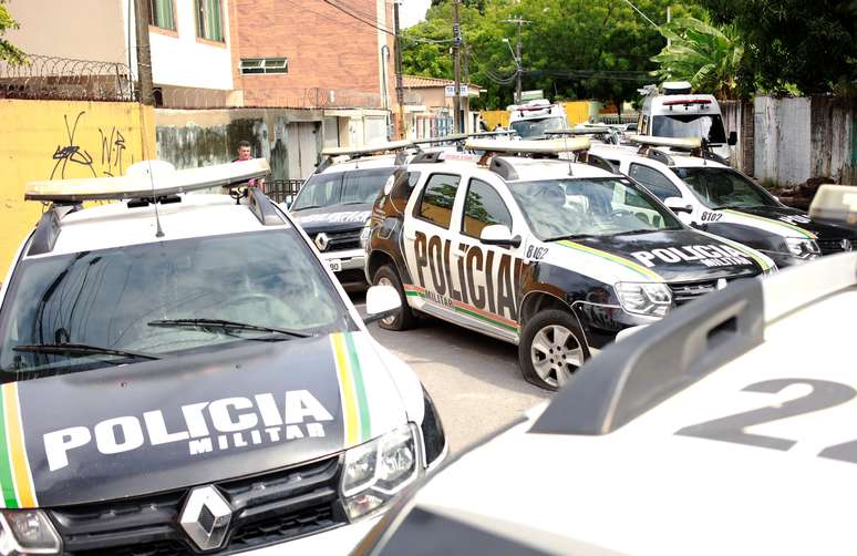 Veículos da Polícia Militar do Ceará em frente a batalhão da corporação durante motim de PMs em Fortaleza
21/02/2020 REUTERS/Lucas Moura 