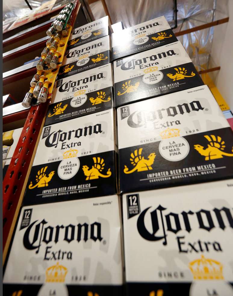 Cerveja Corona Extra à venda em supermercado de Pasadena, Califórnia (EUA) 
04/10/2016
REUTERS/Mario Anzuoni