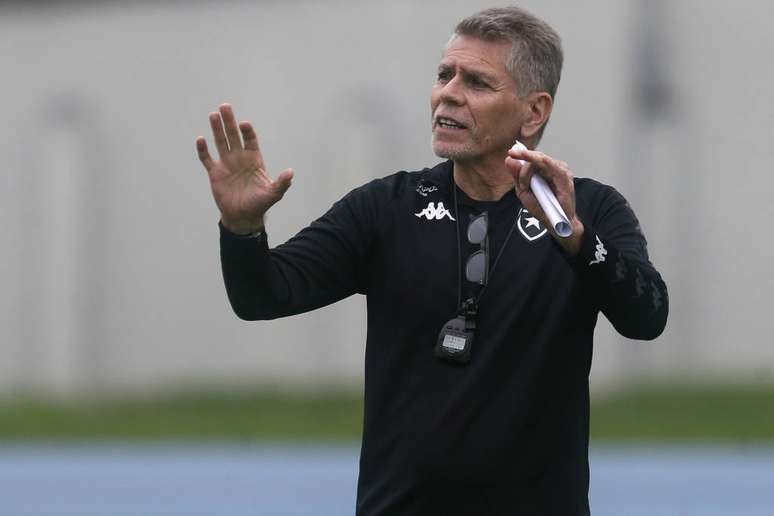 Paulo Autuori afirmou que Honda será titular no Botafogo assim que for regularizado (Foto: Divulgação/Vítor Silva)