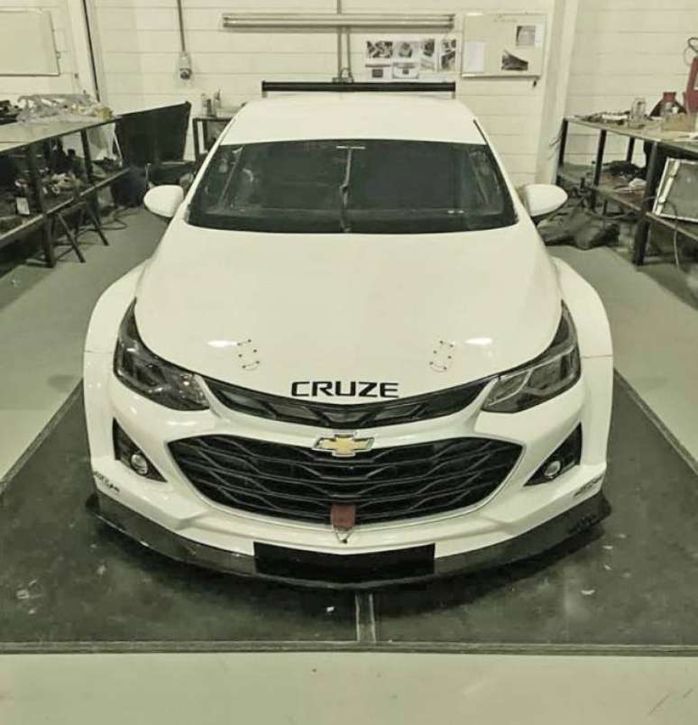 O Chevrolet Cruze também está pronto: agora a carroceria tem partes do monobloco.