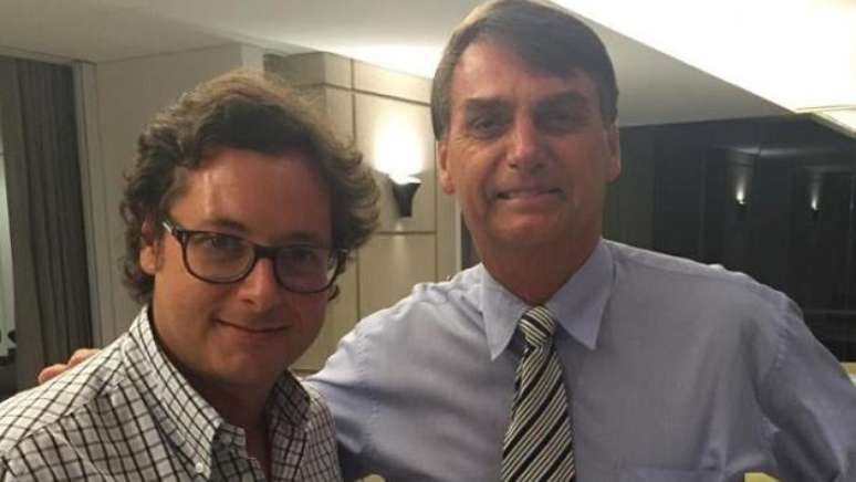 Secretário que viajou com Bolsonaro pode ter coronavírus