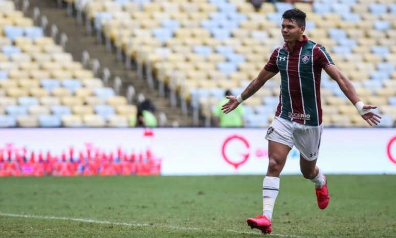 Evanilson comemora um de seus dois gols sobre o Madureira (Foto: Lucas Merçon/Fluminense)