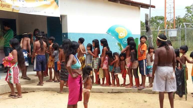Fila para vacinação de crianças indígenas no Distrito Sanitário Especial Indígena (DSEI) Tocantins