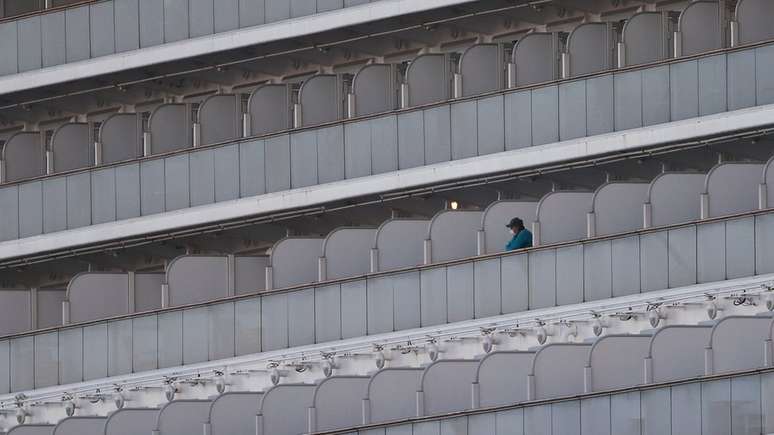 Ao menos 621 pessoas foram infectadas no cruzeiro Diamond Princess, atracado no Japão