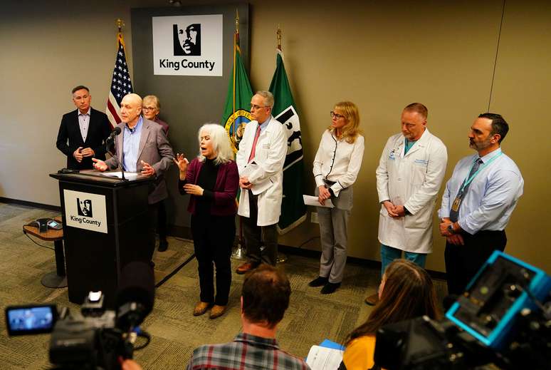 Autoridades do condado King, no Estado de Washington, dão entrevista coletiva sobre morte pelo coronavírus na região
29/02/2020
REUTERS/Ryan Henriksen