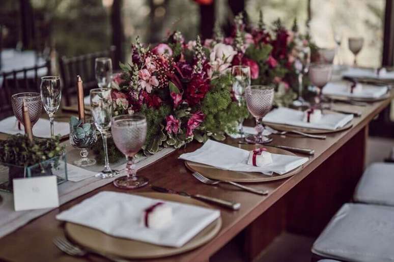 14. Arranjo de flores para decora&ccedil;&atilde;o de festa de casamento &ndash; Foto: Pinterest