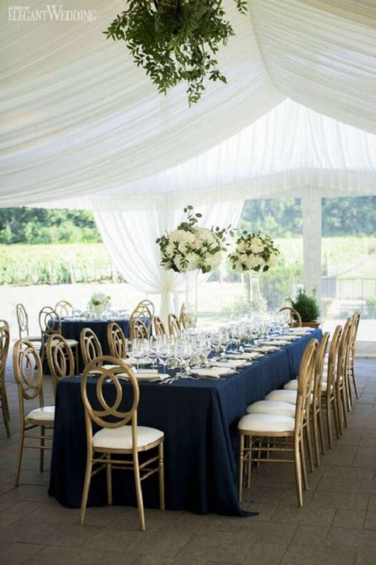 17. Azul e branco s&atilde;o cores para festa de casamento que garantem um ambiente sofisticado &ndash; Foto: Elegant Wedding