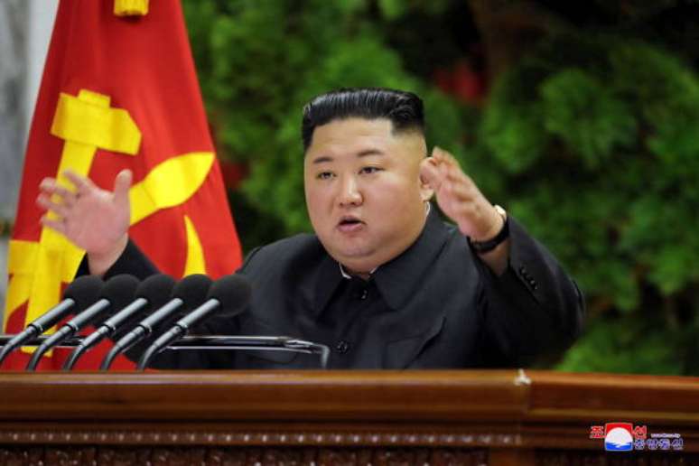 Kim Jong-un durante reunião militar em 29 de dezembro de 2019