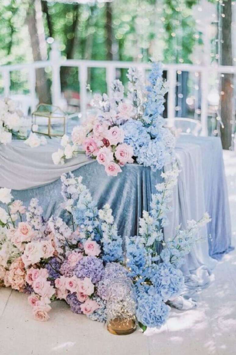 2. Tonalidades claras e suaves são as preferidas na hora de fazer a combinação de cores para casamento – Foto: Decor Life Style