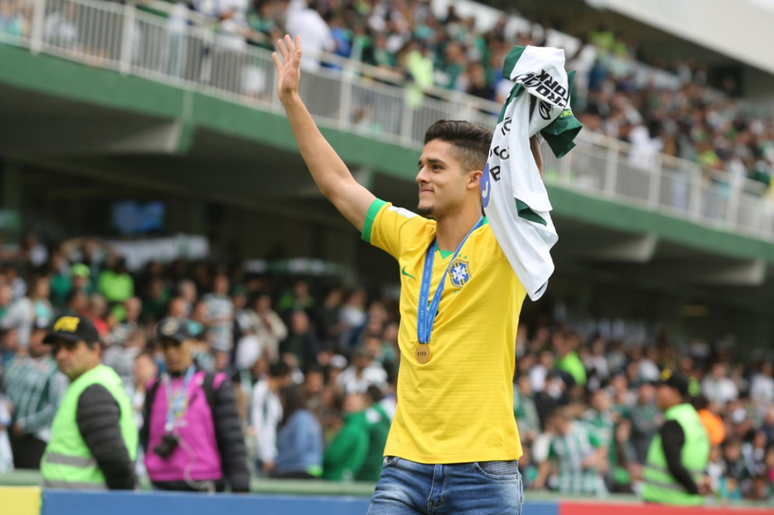 Yan Couto foi campeão mundial sub-17 com a seleção brasileira (Foto: Reprodução/Coritiba)