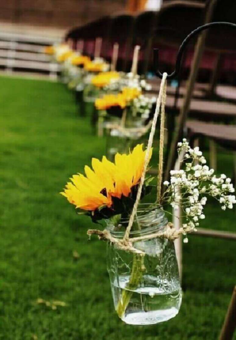 60. Decora&ccedil;&atilde;o simples para cerim&ocirc;nia de casamento ao ar livre &ndash; Foto: Revista VD