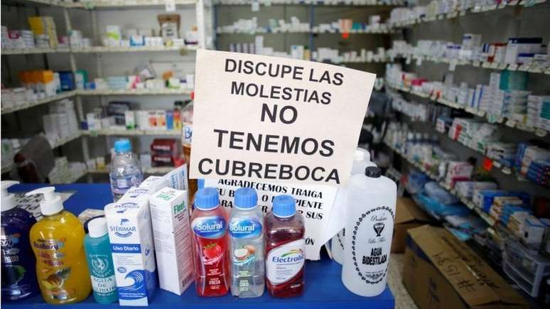 Em muitas farmácias no México, as máscaras foram vendidas antes mesmo da notícia da chegada do covid-19