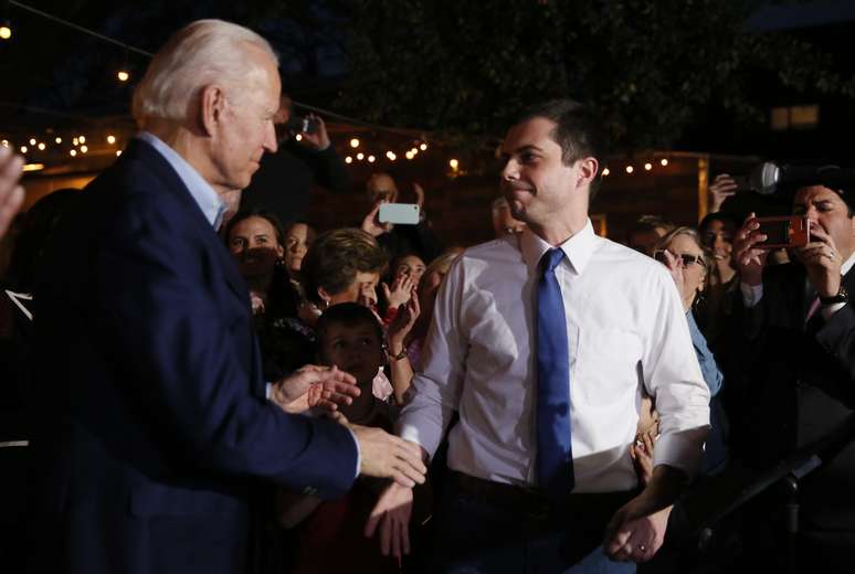 Buttigieg declara apoio a Biden em restaurante em Dallas
02/03/2020
REUTERS/Elizabeth Frantz