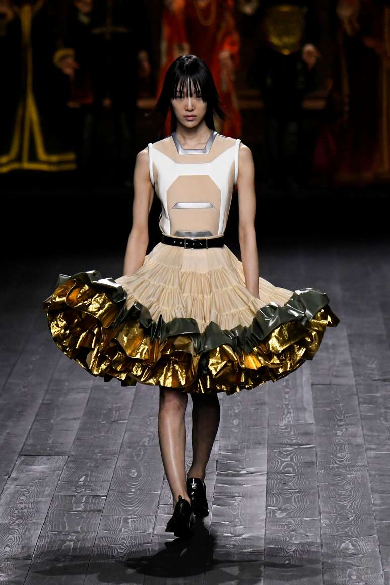 Modelo desfila cria&ccedil;&atilde;o de Nicolas Ghesquiere para a Louis Vuitton na Paris Fashion Week
03/03/2020
REUTERS/Piroschka van de Wouw