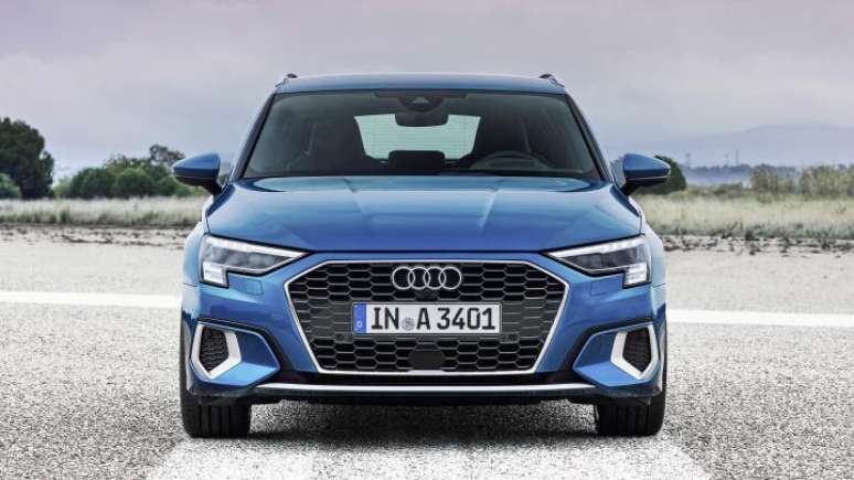 O design segue a linha adotada pelo Audi Q3, mas o A3 Sportback &eacute; mais insinuante.