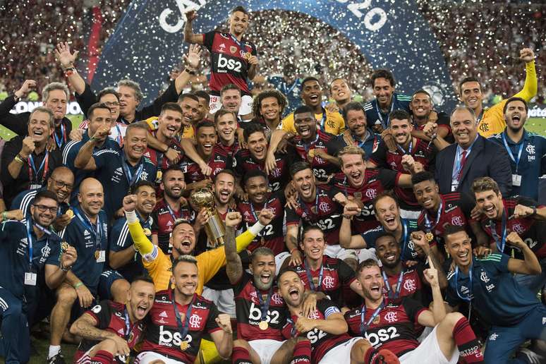 Jogadores do Flamengo comemoram título da Recopa Sul-Americana após vitória sobre o Independiente Del Valle por 3 a 0 no Maracanã