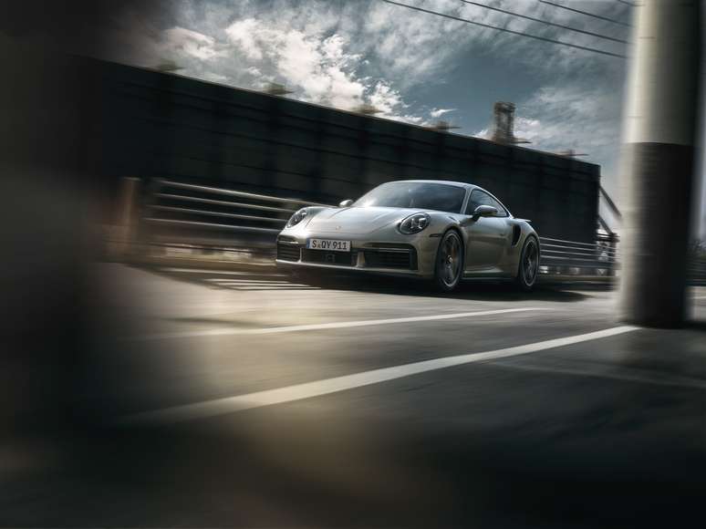 O novo 911 Turbo S acelera de 0-100 km/h em apenas 2,7 segundos.