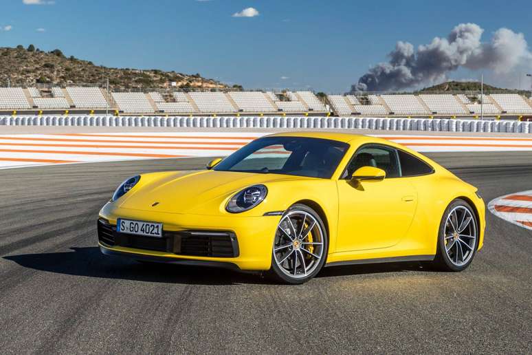 Porsche 911, o modelo mais vendido (98 unidades) da marca que mais cresceu em fevereiro.