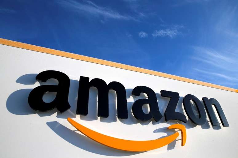 A varejista Amazon teve três funcionários diagnosticados com o novo vírus: dois em Milão, na Itália, e um nos Estados Unidos