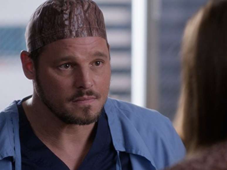 Justin Chambers como Alex Karev em &#039;Grey&#039;s Anatomy&#039;, ator deixa a série após 16 temporadas