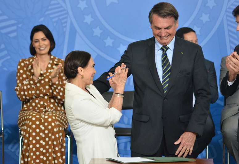 O presidente da Republica, Jair Bolsonaro, participa da cerimônia de posse de Regina Duarte na Secretaria Especial da Cultura do Ministério do Turismo