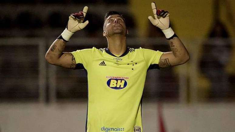 Fábio defende pênalti e classifica o Cruzeiro na Copa do Brasil