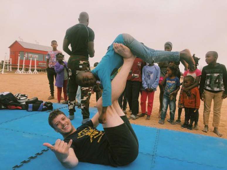 Henrique Aramburu vem atuando na propagação do Jiu-Jitsu na Namíbia, na África (Foto: Arquivo Pessoal)
