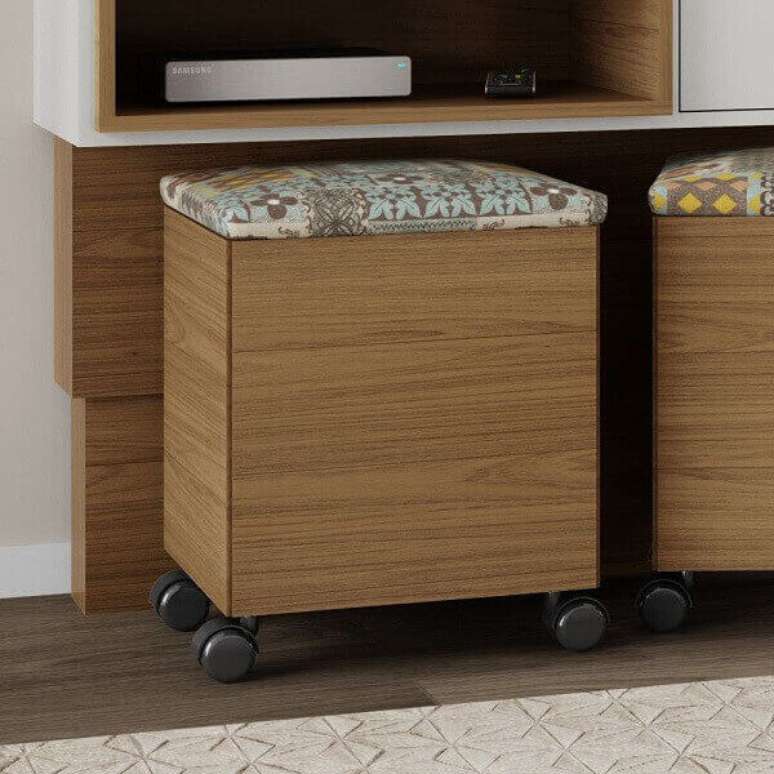 6. Com um modelo como esse, voc&ecirc; poder&aacute; guardar seu puff ba&uacute; enquanto ele n&atilde;o est&aacute; sendo usado e otimizar espa&ccedil;o do ambiente.