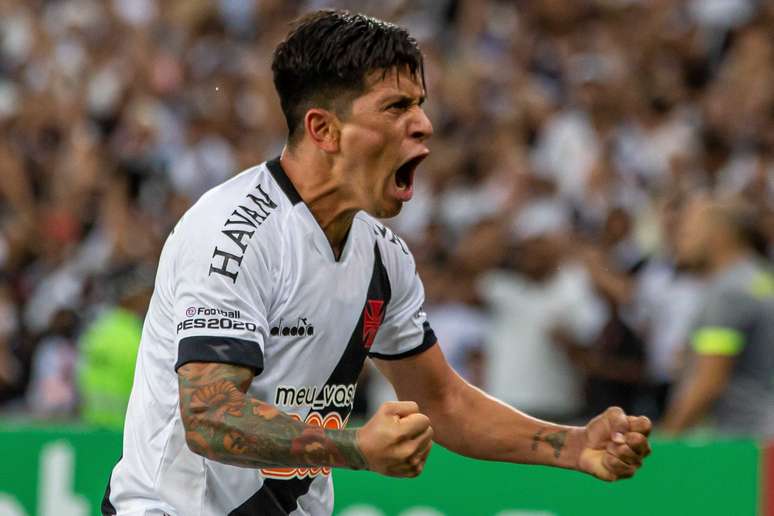 Germán Cano comemora o gol da vitória.