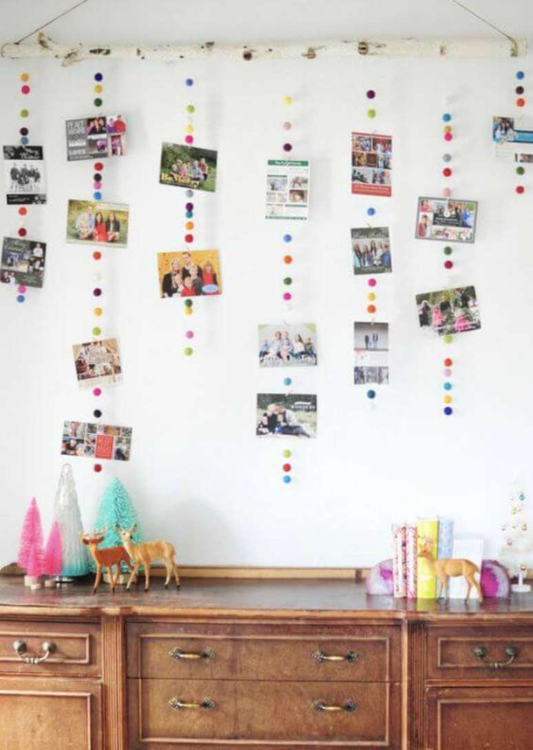 65. Mural de fotos da família para decorar a casa de foto criativa – via: Pinterest