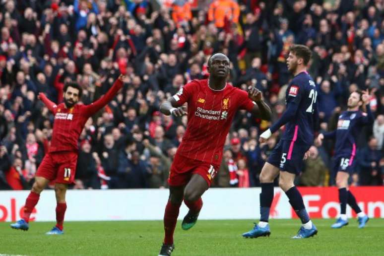 Mané foi o grande protagonista do jogo com um gol e uma assistência (GEOFF CADDICK / AFP)