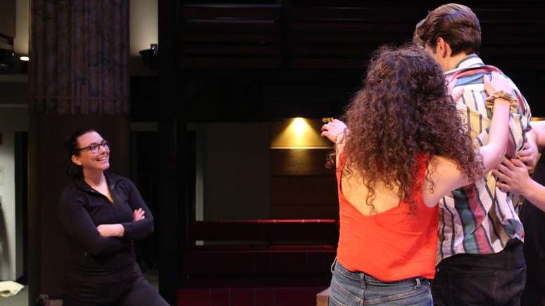 Chelsea Pace (&agrave; esquerda) &eacute; uma das coordenadoras de intimidade: 'A intimidade &eacute; um instrumento para contar hist&oacute;rias, tem que servir ao roteiro'