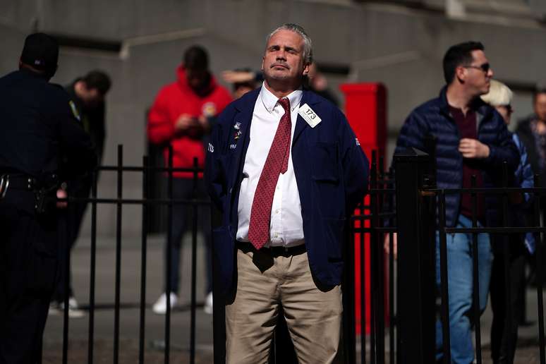 Operador da Bolsa de Nova York faz uma pausa no trabalho, EUA
09/03/2020 
REUTERS/Carlo Allegri