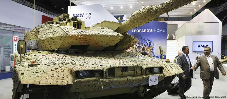 Tanque alemão Leopard em feira de armamentos: Alemanha mantém quarto lugar entre maiores exportadores de armas
