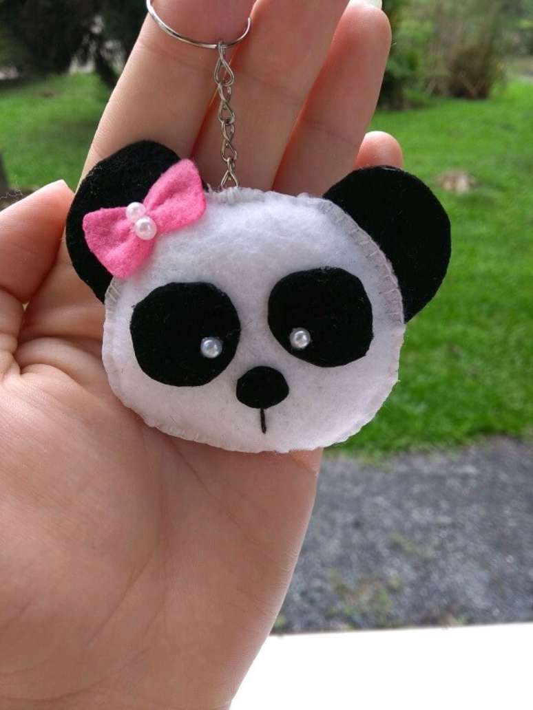 25. Chaveiro de feltro em formato de panda. Fonte: Elo7