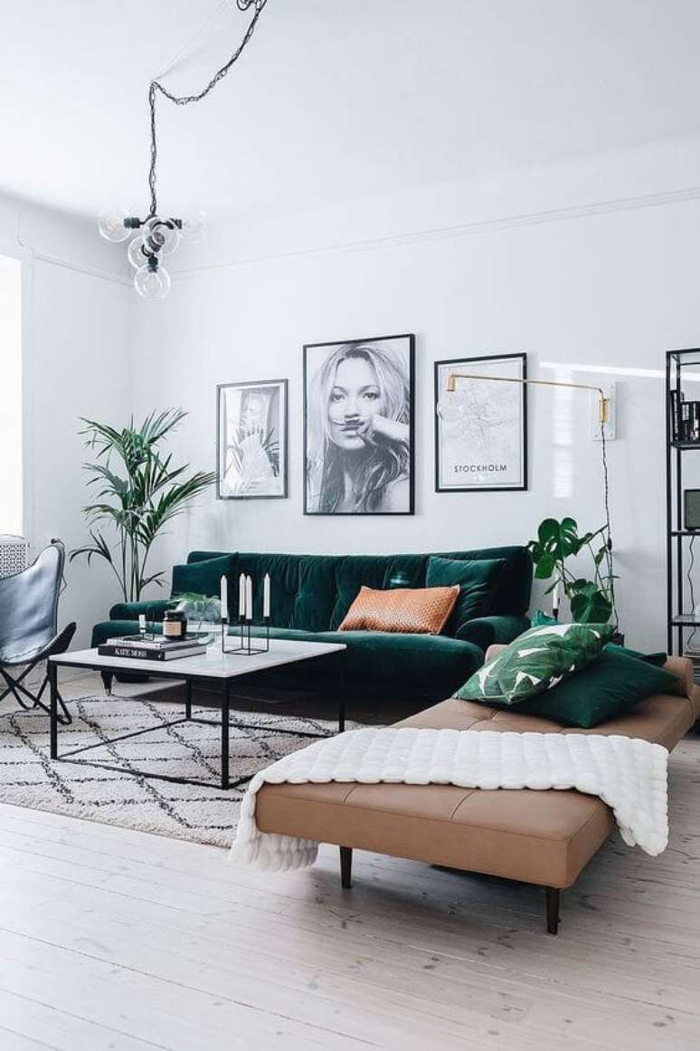 74. Cores para sala com sofá verde – Via: Pinterest