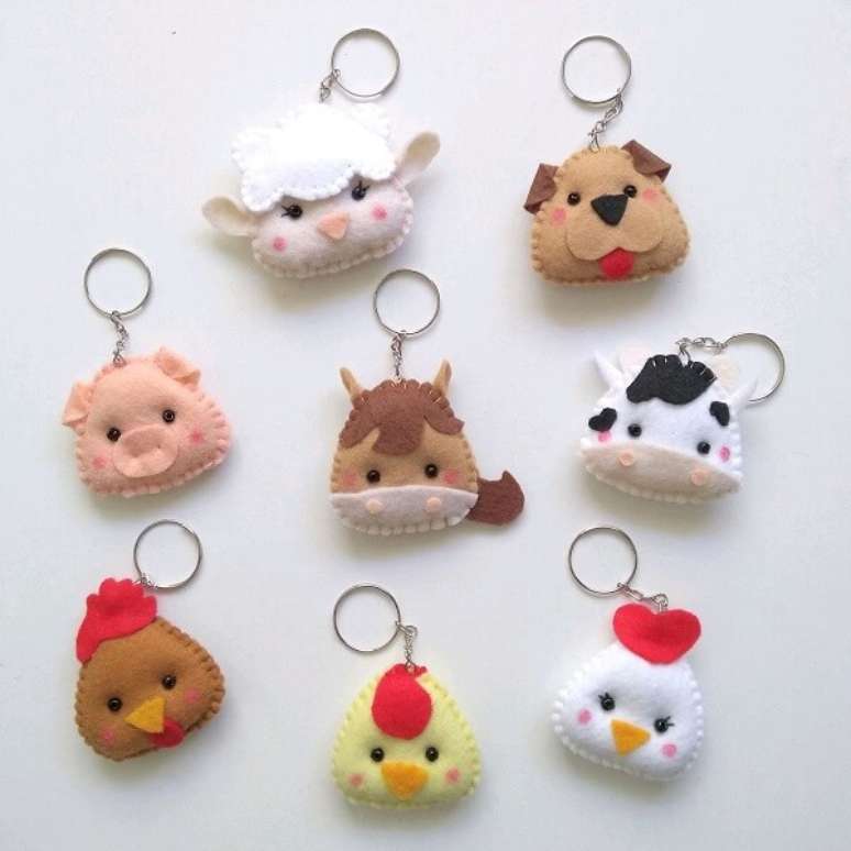 46. Modelo de chaveiro de feltro para anivers&aacute;rio tema fazendinha. Fonte: Elo7
