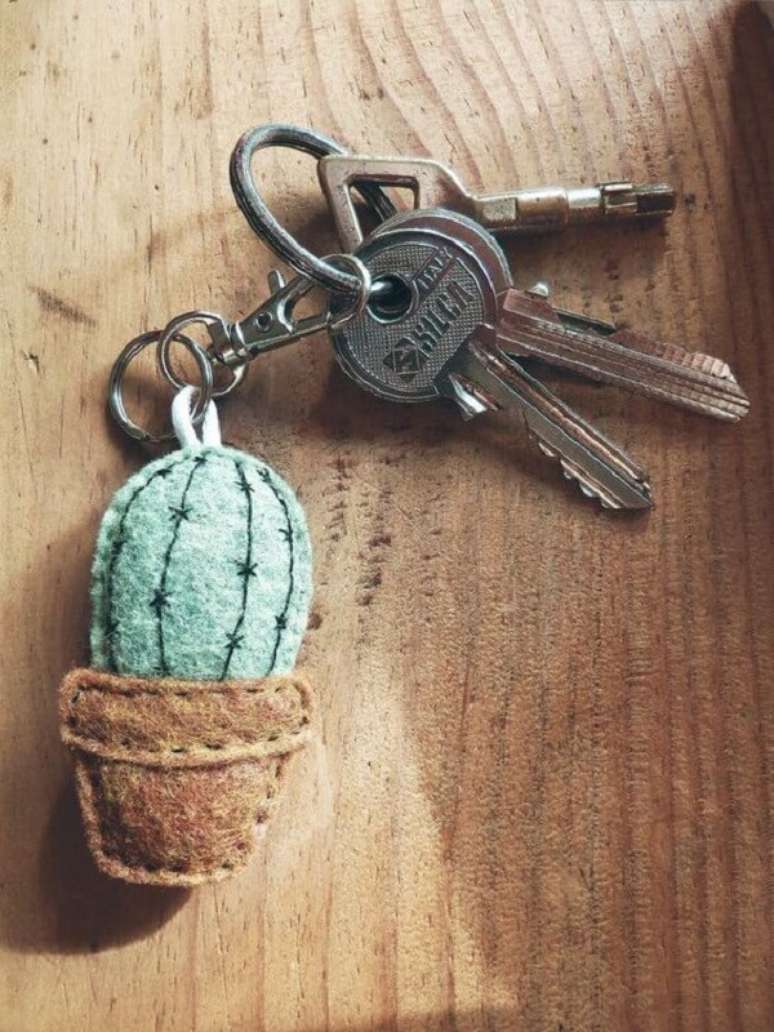 60. O molho de chaves fica ainda mais personalizado com a presença do chaveiro em feltro. Fonte: Pinterest
