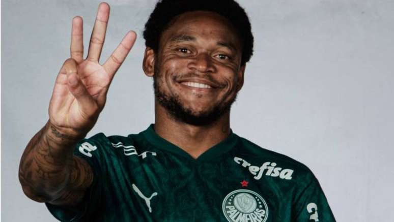 Luiz Adriano ganhou mais protagonismo no ataque do Palmeiras