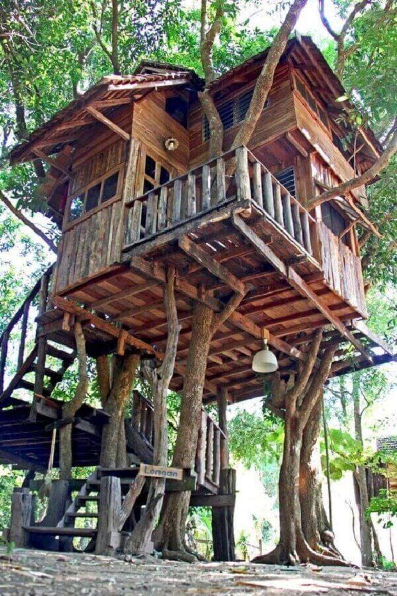 20. Os troncos sustentam a estrutura da casa na árvore. Fonte: Pinterest