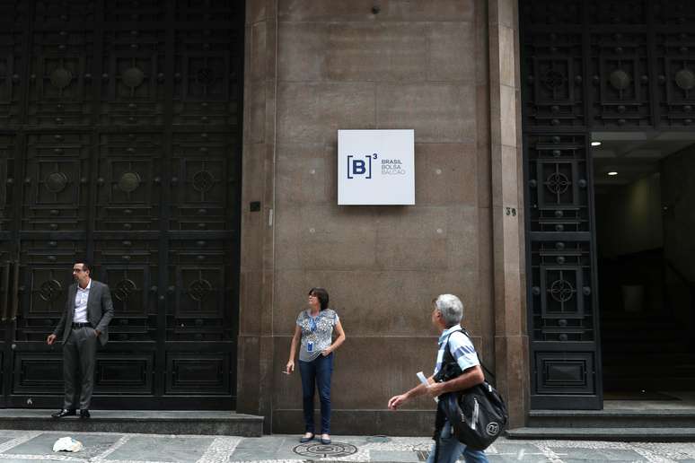 Entrada da bolsa de valores B3 ap&oacute;s circuit breaker em S&atilde;o Paulo
09/03/2020
REUTERS/Amanda Perobelli


B3 Brazilian Stock Exchange is seen after circuit breaker was used in Sao Paulo, Brazil, March 9, 2020. REUTERS/Amanda Perobelli