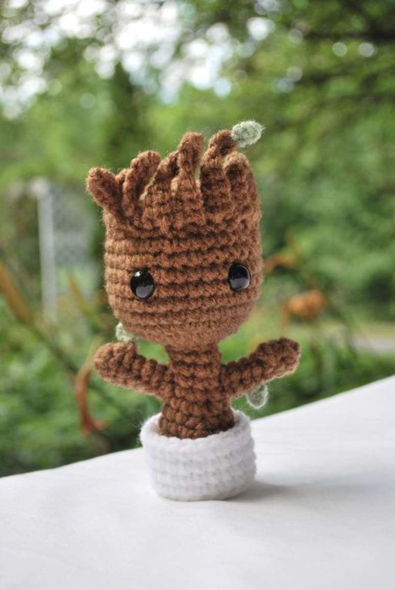 67. Este bebê Groot é perfeito para uma decoração divertida. Foto: Amigurumi Brasil
