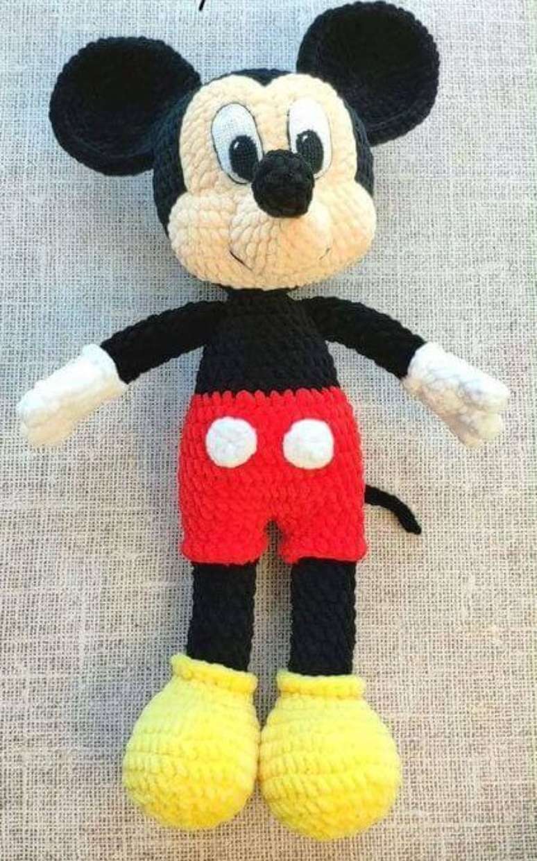 76. Até um Mickey pode ser feito de amigurumi. Foto: Shoe Brand