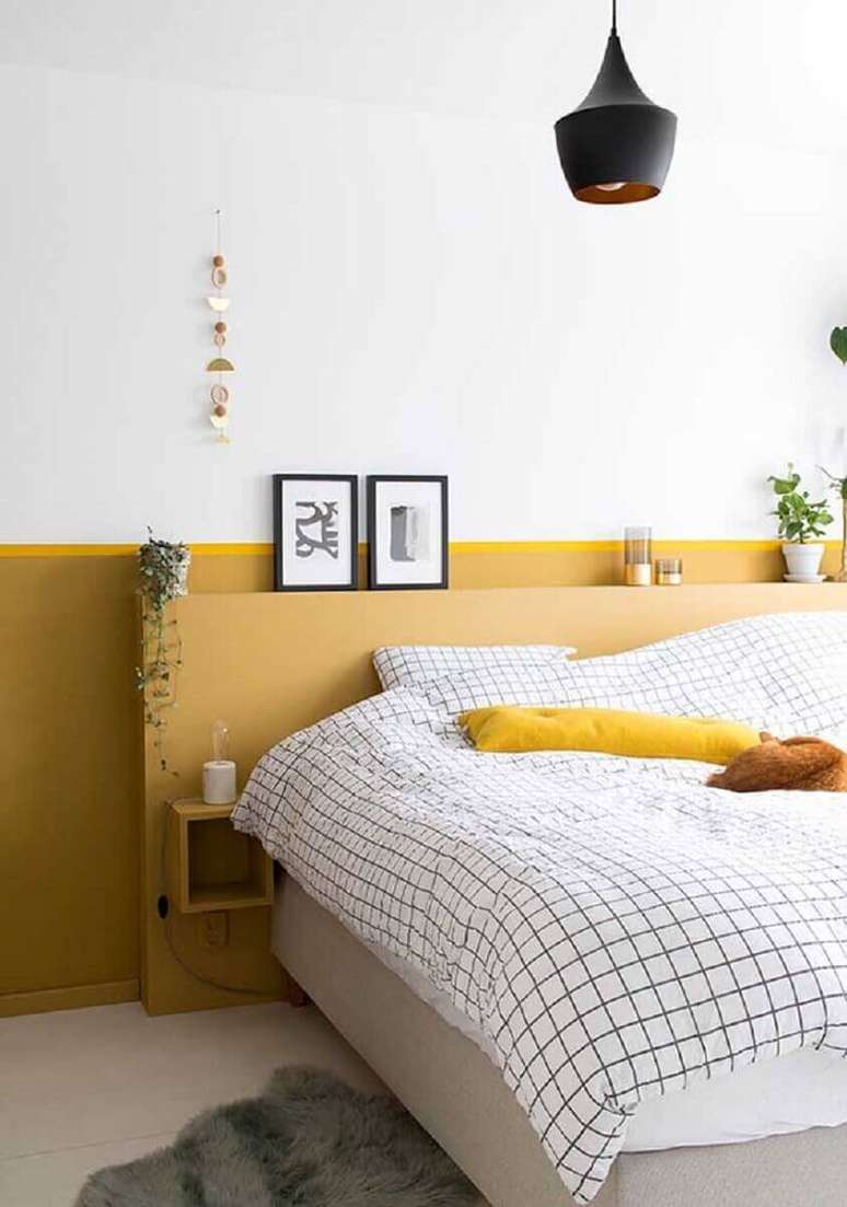 36. Quarto amarelo e branco com decoração minimalista – Foto: Arquidicas