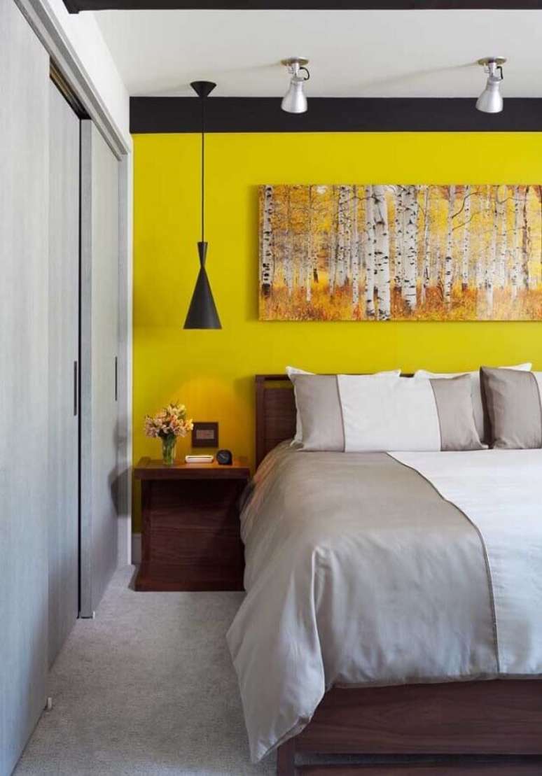 44. Quarto amarelo e cinza com decoração moderna – Foto: Pinterest