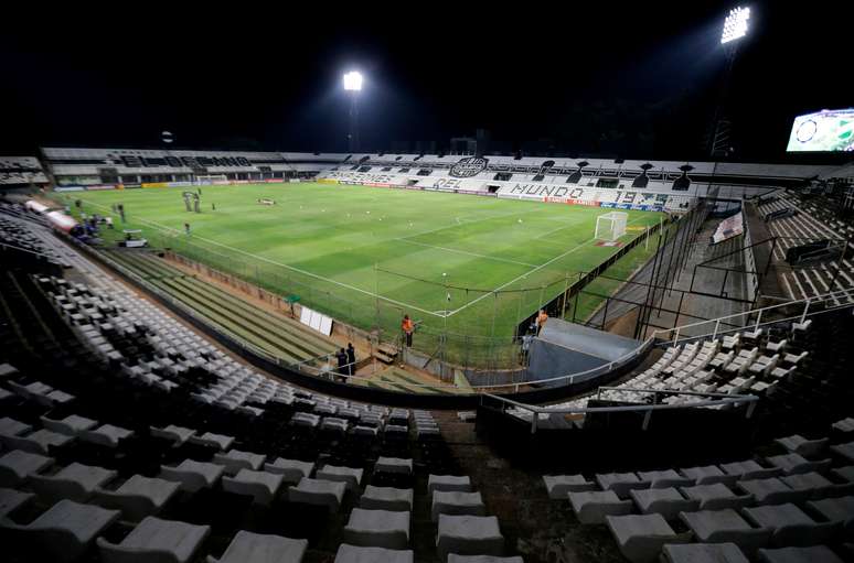 Estádio Manuel Ferreira, em Assunção, sem público durante jogo da Copa Libertadores
11/03/2020
REUTERS/Jorge Adorno