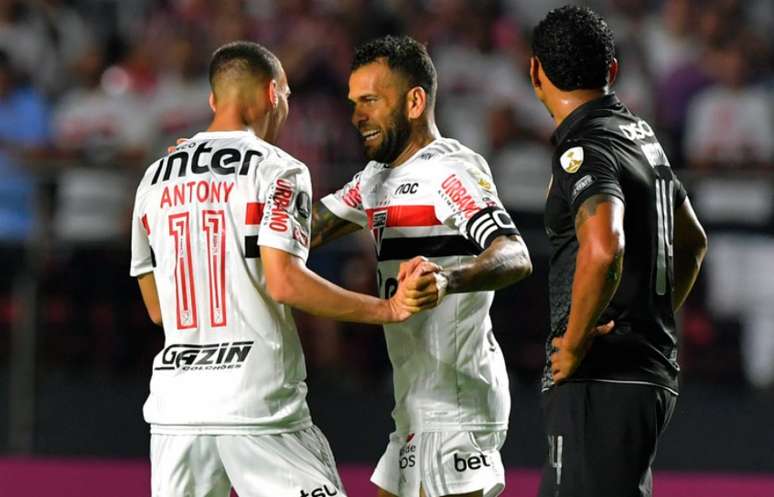 São Paulo fez dois gols em 15 minutos e praticamente definiu a vitória no 1º tempo (Foto: NELSON ALMEIDA / AFP)