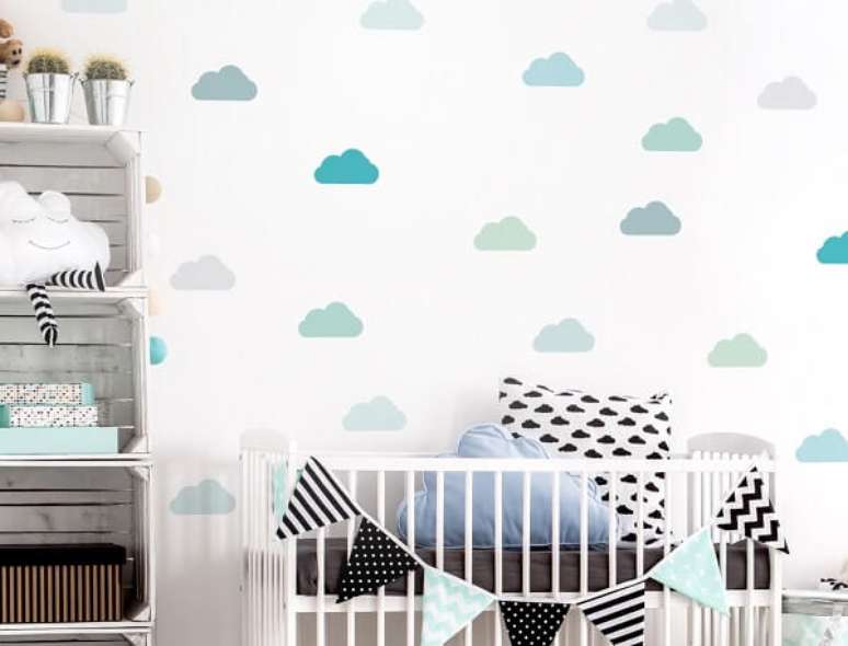 7. Um quarto de bebê cinza com nuvens é uma excelente escolha para um ambiente temático – Foto: Via Pinterest