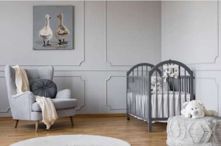 51. Ao escolher um quarto de bebê cinza e branco os tons em destaque e itens decorativo são escolhas importantes – Dicas de Arquitetura